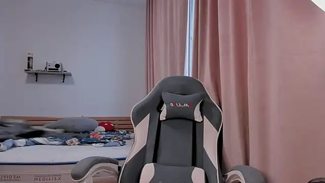 alisahug online show from November 29, 8:14 am