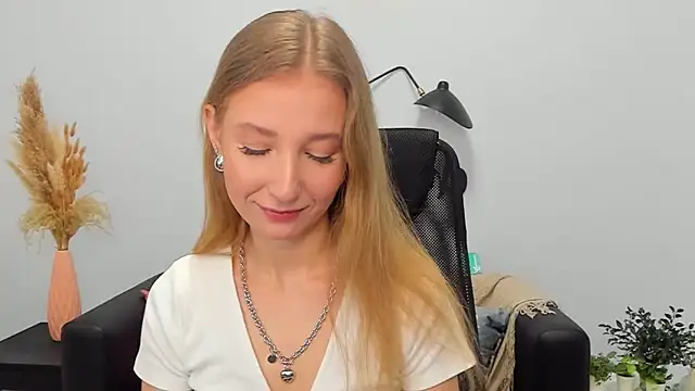 LolaWilsons online show from February 28, 6:21 am