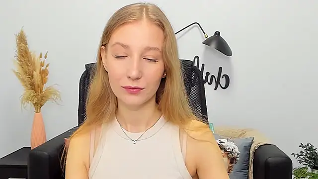 LolaWilsons online show from March 18, 6:17 am