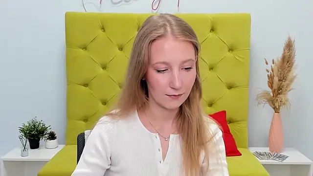 LolaWilsons online show from May 4, 8:17 am
