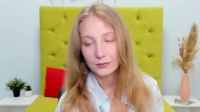 LolaWilsons online show from April 2, 6:20 am