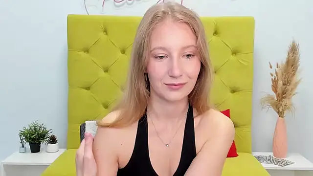 LolaWilsons online show from May 12, 8:21 am