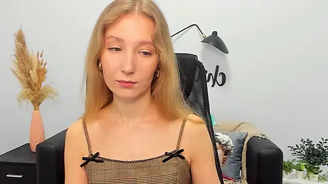 LolaWilsons online show from March 5, 8:00 am