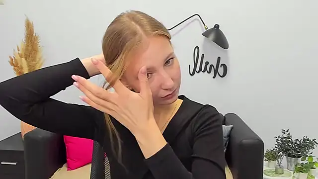 LolaWilsons online show from December 15, 7:14 am