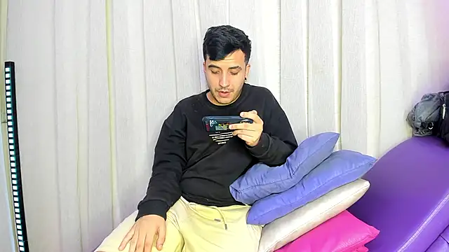 SlimLoves online show from February 8, 7:06 am