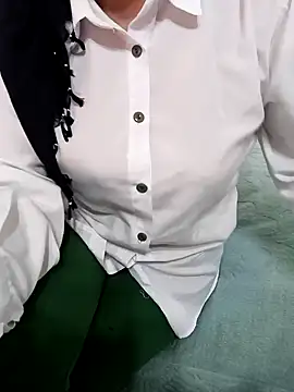 Snapshot of _Sahra_ chatting on December 2, 1:41 pm Sahra online show from December 2, 1:41 pm