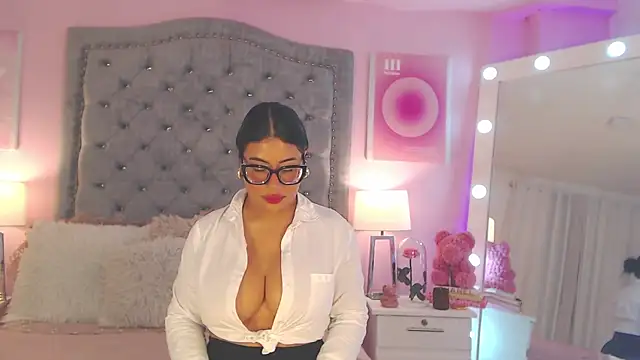 Snapshot of AshleyFerrer chatting on March 22, 10:04 pm AshleyFerrer online show from March 22, 10:04 pm