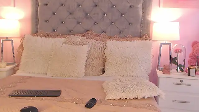 Snapshot of AshleyFerrer chatting on March 16, 3:04 am AshleyFerrer online show from March 16, 3:04 am