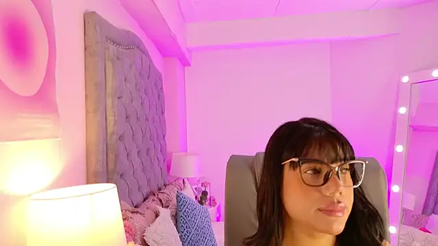 Snapshot of AshleyFerrer chatting on October 5, 1:13 pm AshleyFerrer online show from October 5, 1:13 pm