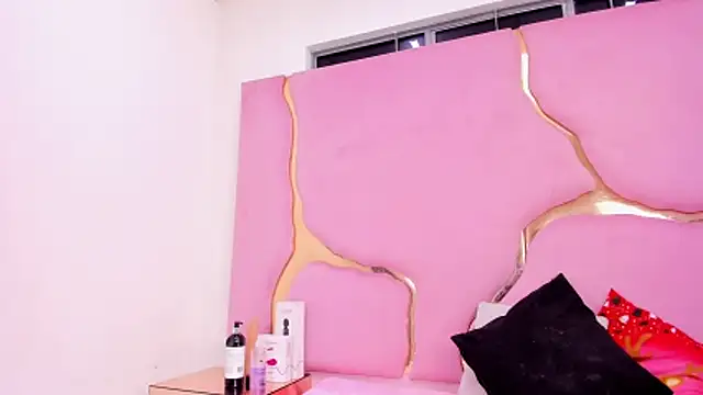 VaneLin18 online show from December 3, 9:36 pm