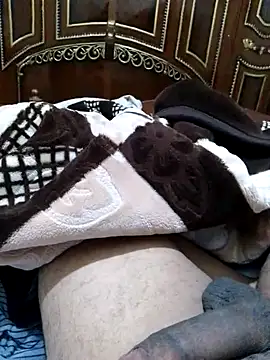 Snapshot of AHMED0233 chatting on April 11, 1:24 am AHMED0233 online show from April 11, 1:24 am