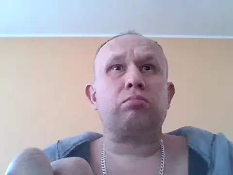 Snapshot of dikas45xxx chatting on January 4, 1:21 pm dikas45xxx online show from January 4, 1:21 pm
