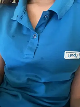 Snapshot of Tuongvy05 chatting on November 15, 8:40 am Tuongvy05 online show from November 15, 8:40 am