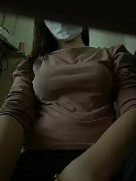 Snapshot of Tuongvy05 chatting on March 18, 2:39 pm Tuongvy05 online show from March 18, 2:39 pm