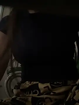 Snapshot of Tuongvy05 chatting on December 14, 8:31 am Tuongvy05 online show from December 14, 8:31 am