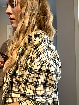 RozzitaBedberry online show from November 8, 11:25 am