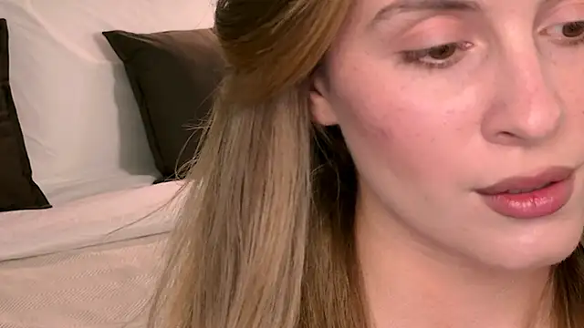 RozzitaBedberry online show from March 12, 3:27 pm