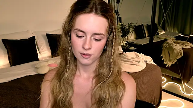 Snapshot of RozzitaBedberry chatting on May 16, 1:43 pm RozzitaBedberry online show from May 16, 1:43 pm