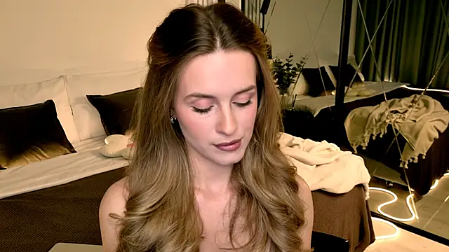 RozzitaBedberry online show from April 19, 12:17 pm