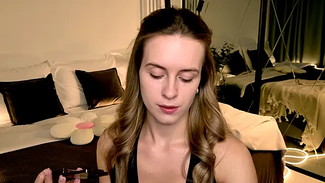 RozzitaBedberry online show from April 4, 12:34 pm