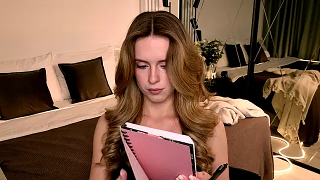 Snapshot of RozzitaBedberry chatting on April 30, 1:40 pm RozzitaBedberry online show from April 30, 1:40 pm