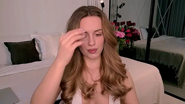 RozzitaBedberry online show from March 11, 11:15 am