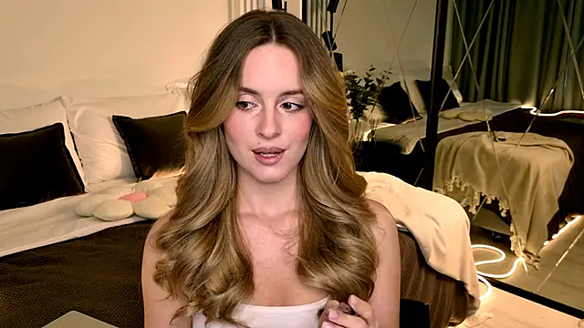 RozzitaBedberry online show from April 10, 1:07 pm