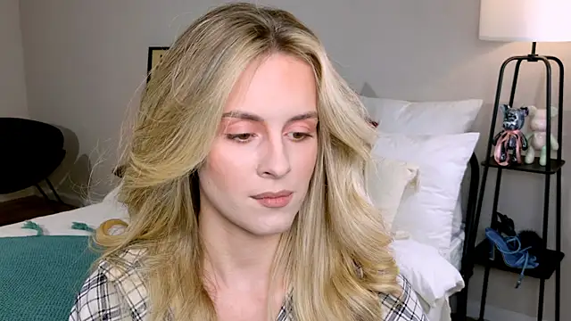 RozzitaBedberry online show from October 19, 1:47 pm