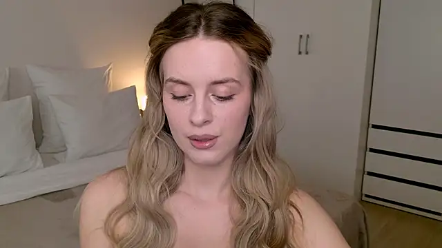 RozzitaBedberry online show from February 9, 2:15 pm