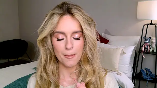 RozzitaBedberry online show from November 22, 9:46 pm