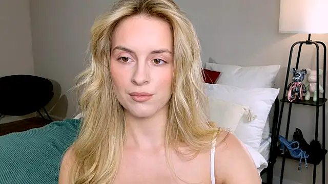 RozzitaBedberry online show from October 22, 1:10 pm