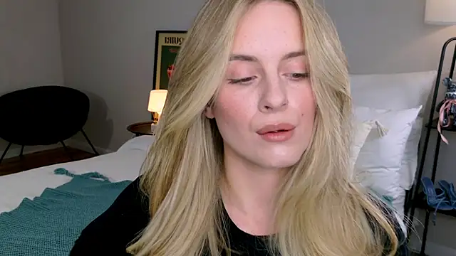 RozzitaBedberry online show from November 18, 2:53 pm