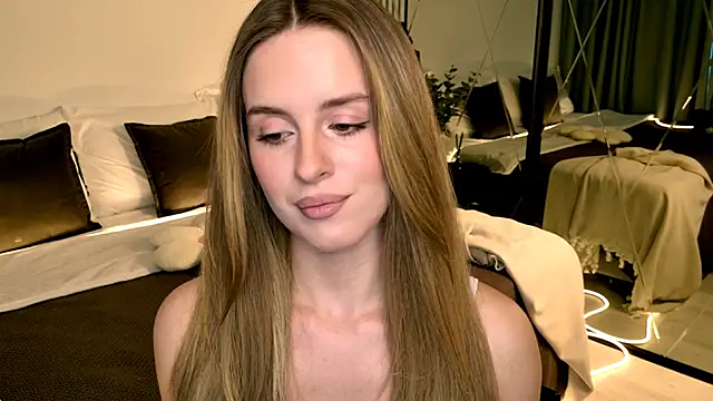 RozzitaBedberry online show from April 14, 2:55 pm