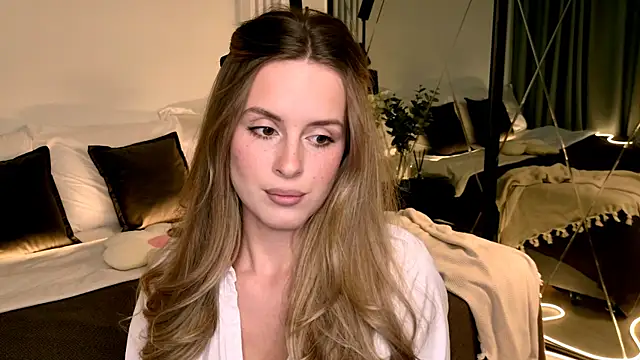 RozzitaBedberry online show from March 31, 3:47 pm