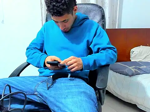 Snapshot of Chandler_ken chatting on December 20, 1:19 am Chandler ken online show from December 20, 1:19 am