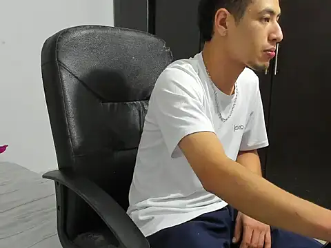 Snapshot of Chandler_ken chatting on October 29, 1:15 am Chandler ken online show from October 29, 1:15 am