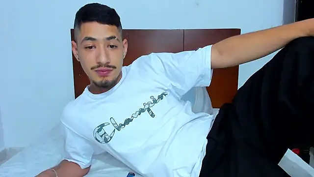 Snapshot of Chandler_ken chatting on February 12, 11:26 pm Chandler ken online show from February 12, 11:26 pm