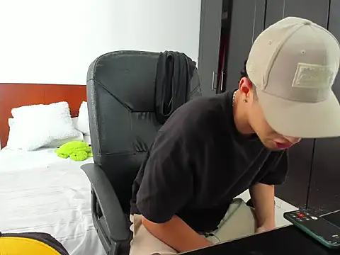 Snapshot of Chandler_ken chatting on October 25, 4:29 pm Chandler ken online show from October 25, 4:29 pm