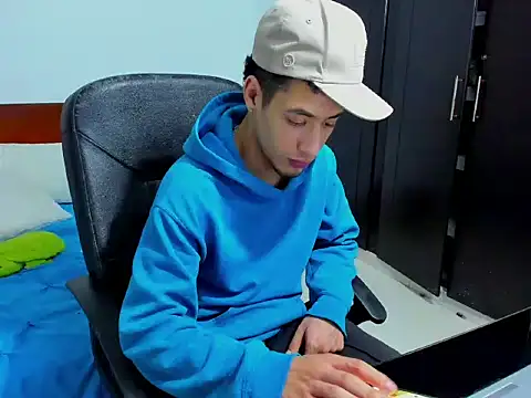 Snapshot of Chandler_ken chatting on October 31, 1:13 am Chandler ken online show from October 31, 1:13 am