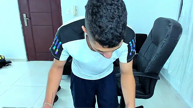 Snapshot of Chandler_ken chatting on February 17, 1:03 am Chandler ken online show from February 17, 1:03 am