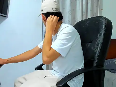 Snapshot of Chandler_ken chatting on December 18, 1:44 am Chandler ken online show from December 18, 1:44 am