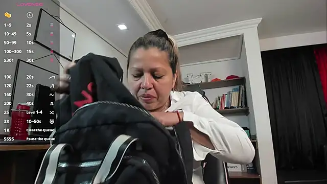 LiaTaylorr online show from March 3, 12:34 pm