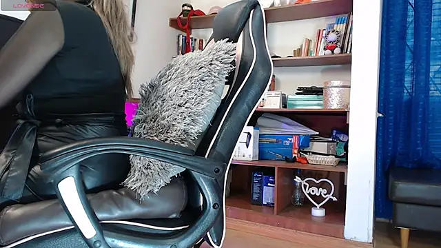 LiaTaylorr online show from October 10, 12:17 pm