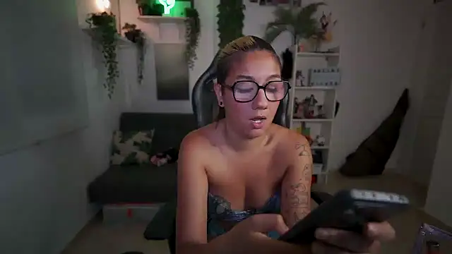 blvckbabyweed07 online show from April 22, 11:44 pm