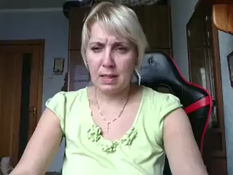 Snapshot of IrinaB1 chatting on November 26, 8:25 am IrinaB1 online show from November 26, 8:25 am