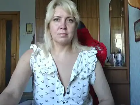 Snapshot of IrinaB1 chatting on June 11, 5:04 am IrinaB1 online show from June 11, 5:04 am