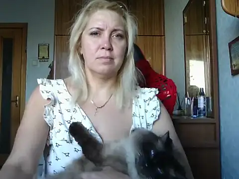 Snapshot of IrinaB1 chatting on July 5, 4:19 am IrinaB1 online show from July 5, 4:19 am