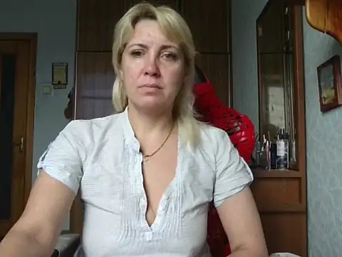 Snapshot of IrinaB1 chatting on June 22, 6:32 am IrinaB1 online show from June 22, 6:32 am