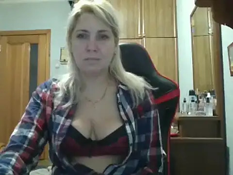 Snapshot of IrinaB1 chatting on November 20, 4:46 am IrinaB1 online show from November 20, 4:46 am