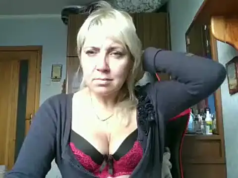 Snapshot of IrinaB1 chatting on October 25, 7:07 am IrinaB1 online show from October 25, 7:07 am